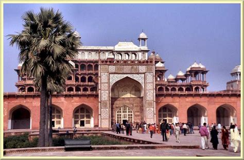 6 Historical Places in Agra | Heritage Monuments in Agra