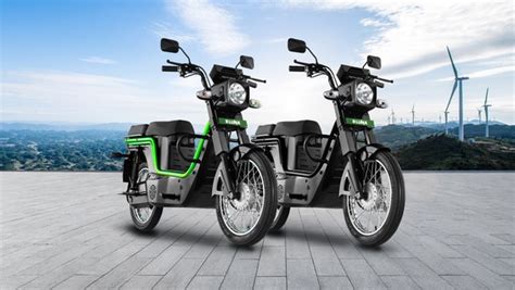 Kinetic Green plans to sell one lakh E-Luna electric moped by 2025 | HT ...