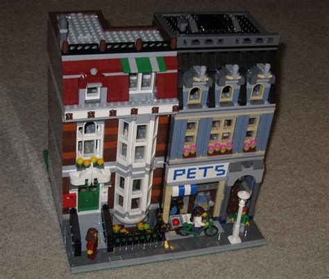 File:Lego Modular - Set 10218 Pet Shop (8028854165).jpg - Wikimedia Commons