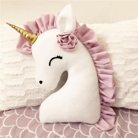 Here is the latest Unicorn pillow, Im in love with this pink color 😍 The unicorn will be listed ...