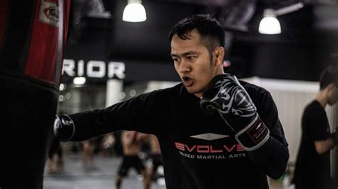 10 Muay Thai Bag Work Drills You Must Master First - Evolve University