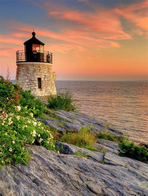 Castle Hill Lighthouse Rhode Island #scenesofnewengland #SoNE #soRI # ...