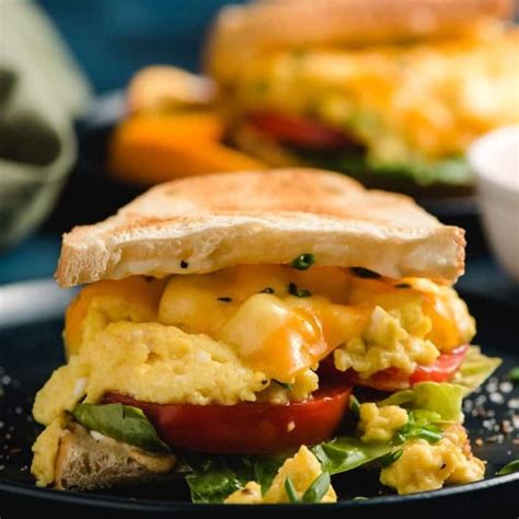 Cheesy Scrambled Egg Sandwich | NeighborFood