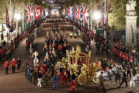 King Charles's coronation rehearsal lights up London night - BBC News