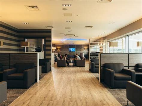 Edinburgh Airport Lounges | Save with SkyParkSecure