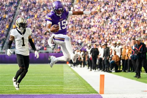 Josh Dobbs, Vikings gift young fan signed jersey in heartwarming moment