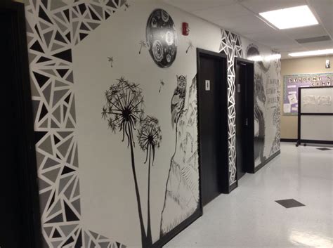 High school hallway mural. | Duvar