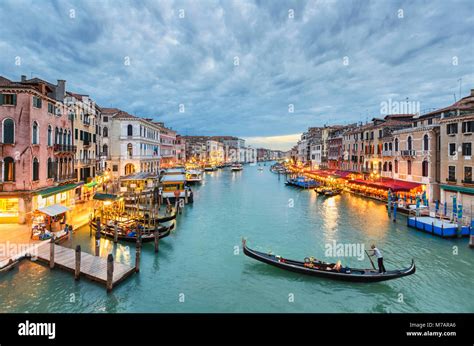 Rialto bridge view hi-res stock photography and images - Alamy