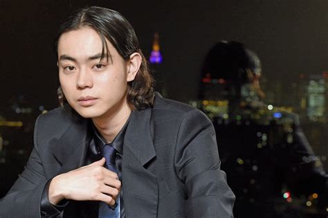 Versatile actor Masaki Suda packs a punch to take prize at Mainichi Film Awards - The Mainichi