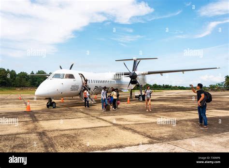 Philippine airlines bombardier hi-res stock photography and images - Alamy