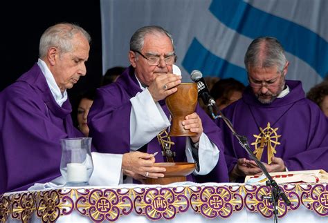 Eucharist - Sacrament, Communion, Liturgy | Britannica