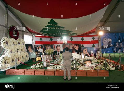 The picture shows the the grave of Lebanese Prime Minister Rafik Hariri ...