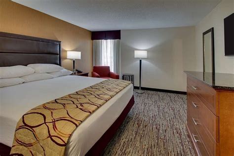 11 Best Hotels with Hot Tub in Room in Evansville ️ 2024