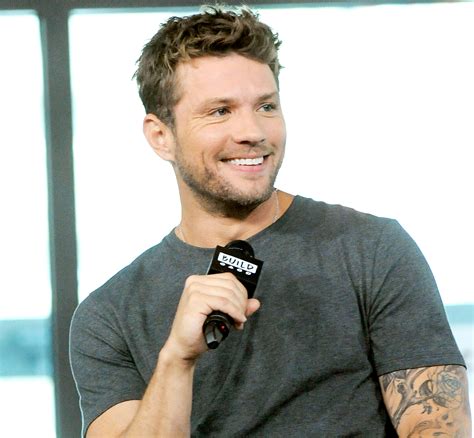 Ryan Phillippe Goes Shirtless While Recovering From Injury: Pic