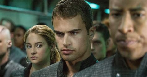 The Divergent Life: New DIVERGENT Still with Shailene Woodley & Theo James as TRIS & FOUR: Under ...