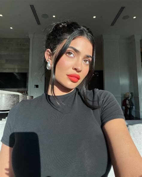 Kylie Jenner puts on busty display in sexy new selfies