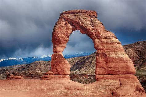 Delicate Arch Hike, Arches National Park | The Whole World Is A Playground