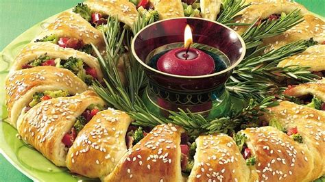 Festive Veggie Crescent Wreath Recipe