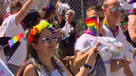 45th annual Seattle Pride Parade draws thousands | KATU