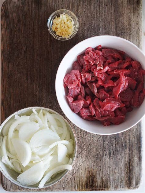 Bistec Encebollado (Steak with Onions) | Muy Delish