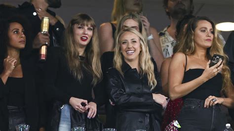 WATCH: Taylor Swift Has Perfect Reaction To Fan Filming Her At 'SNF ...