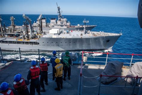 DVIDS - Images - USS Harpers Ferry Conducts A Replenishment at Sea [Image 4 of 4]