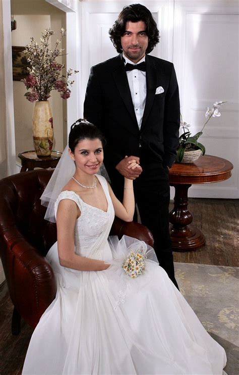 Engin Akyürek & Beren Saat (Turkey) | 2020 wedding dresses, Turkish fashion, Pakistani bridal