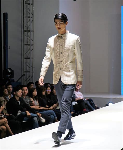 Trendy Barongs for Men at the Philippine Fashion Week Holiday 2019 ...