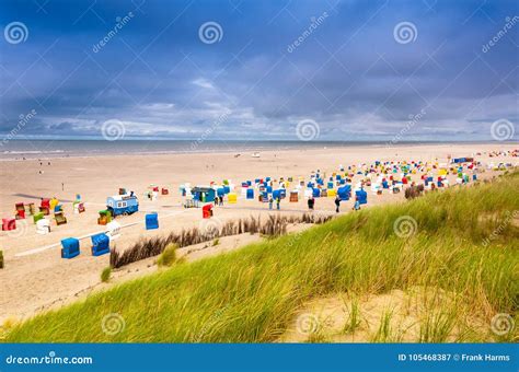 Sillas De Playa En La Isla De Juist Fotografía editorial - Imagen de ...