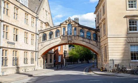 2 Hour Free Oxford Walking Tour From Oxford Students - Footprints Tours