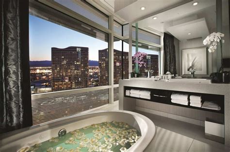 10 Best Las Vegas Hotels with In-Room Jacuzzi Tubs in 2022