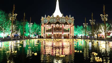 Six Flags Great America park, drive-thru holiday light shows return