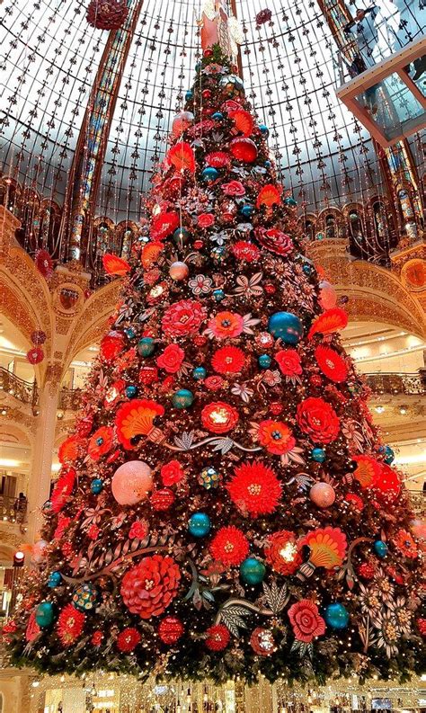 Paris, Christmas tree 2019 des Galeries Lafayette. | Christmas tree ...