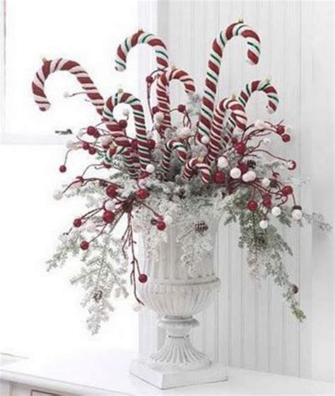 25 Fun Candy Cane Christmas Décor Ideas For Your Home - DigsDigs