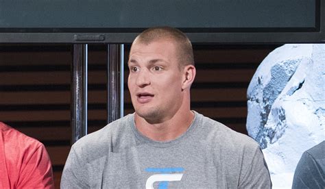 Rob Gronkowski helps brother Chris pitch 'Ice Shaker' sports bottle on ...