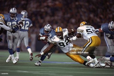 NFC playoffs, Detroit Lions Barry Sanders in action vs Green Bay ...