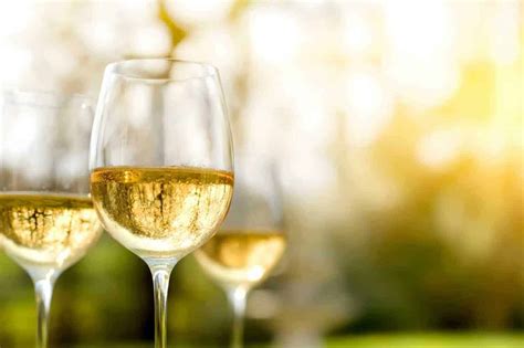 Viognier Wine Guide: History, Made, Taste, Style, Food Pairing