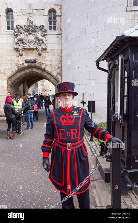 Yeoman Warder, Beefeater at the entrance to The Tower of London, London ...