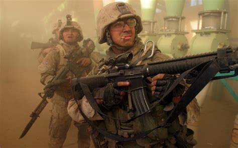 CQB with Marines, Second Battle of Fallujah, 2004 [3840x2400] : r/USMC