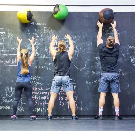 How to Do Wall Balls and Why It’s Worth Putting Yourself Through the Agony - Smart Fitness Geek.com