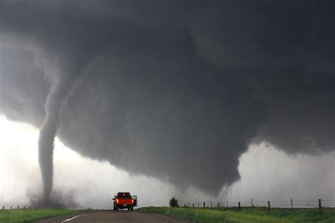 8 Terrifying Types of Tornadoes and Whirlwinds