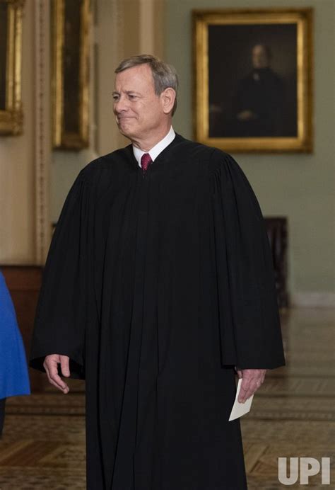 Photo: Chief Justice Roberts arrives for the Senate Impeachment Trial ...