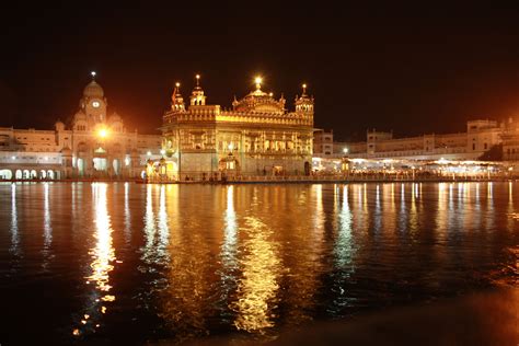 Golden Temple Reflection – Print A Wallpaper