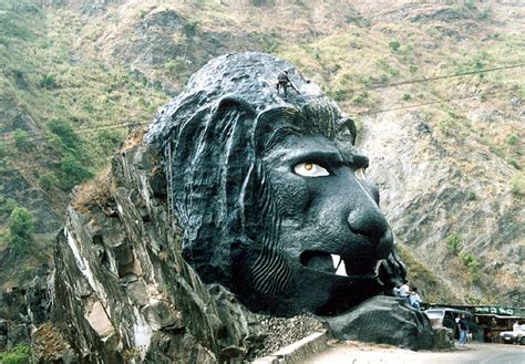 Make View: The lion's head along Kennon Road