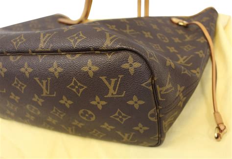 LOUIS VUITTON Monogram Canvas Neverfull MM Shoulder Bag