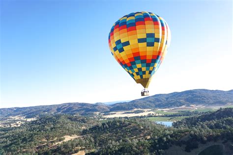 HOT AIR BALLOON RIDES OVER NAPA VALLEY - Tour de Lust