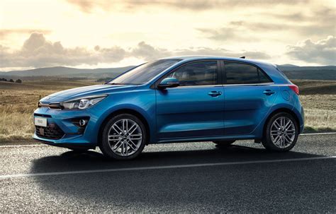 Kia Rio facelift, primele imagini și informații: subcompacta primește motorizări mild-hybrid și ...