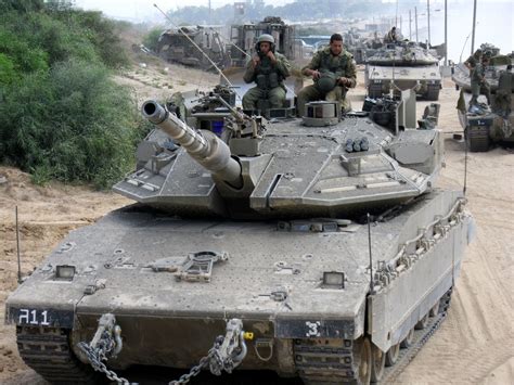 Merkava Mk 4 with APS Trophy | Tanks military, Army tanks, Military ...