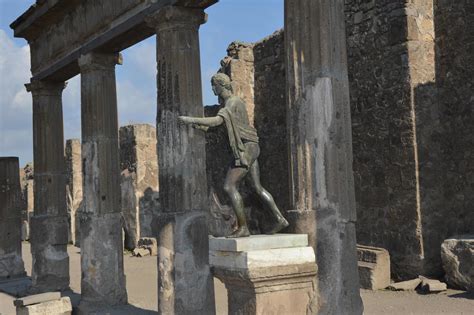 Ruins of Pompeii, Italy 8205803 Stock Photo at Vecteezy