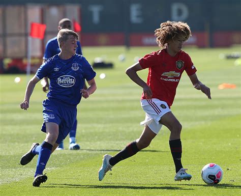 Hannibal Mejbri impresses on United under-23 debut